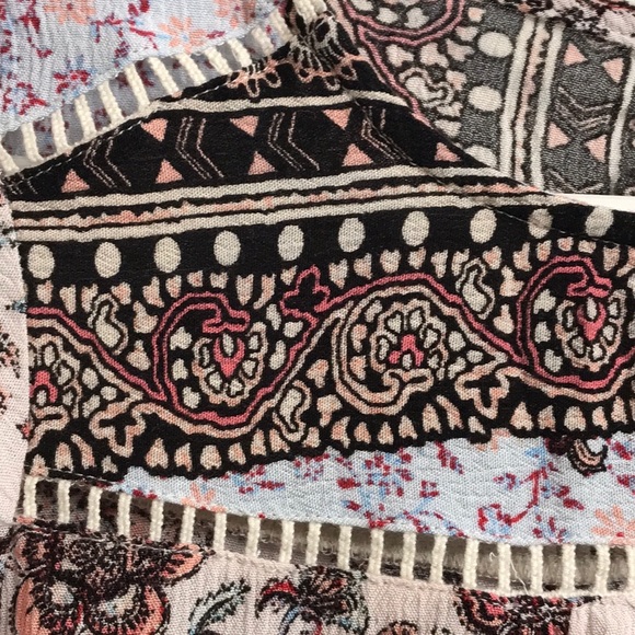 DayTrip Boho Inspired Floral Top - Picture 3 of 8